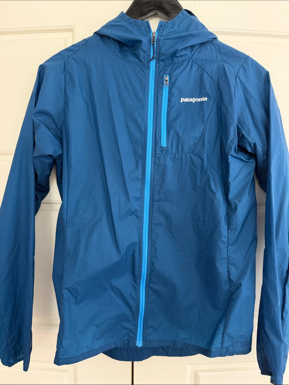 Patagonia Hooded Lightweight Jacket in Deep Blue with Aqua Zipper